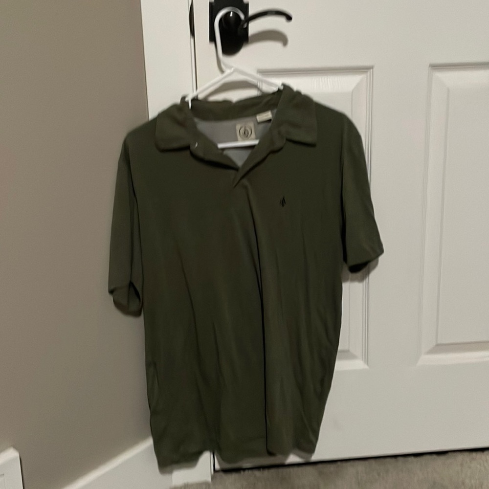 Volcom Polo! SIZE: Medium